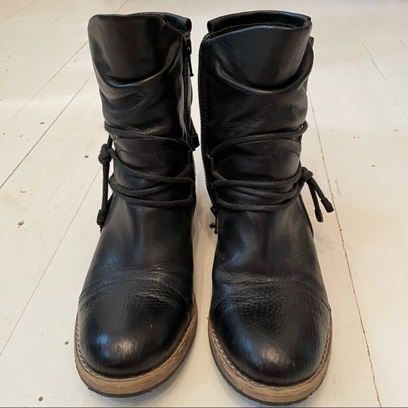 Clarks Stacked Heel Moto Short Boot - Picture 2 of 5